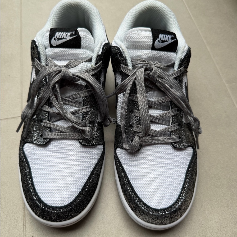Like New. Worn once Nike Dunk Low Golden Gals Metallic Silver